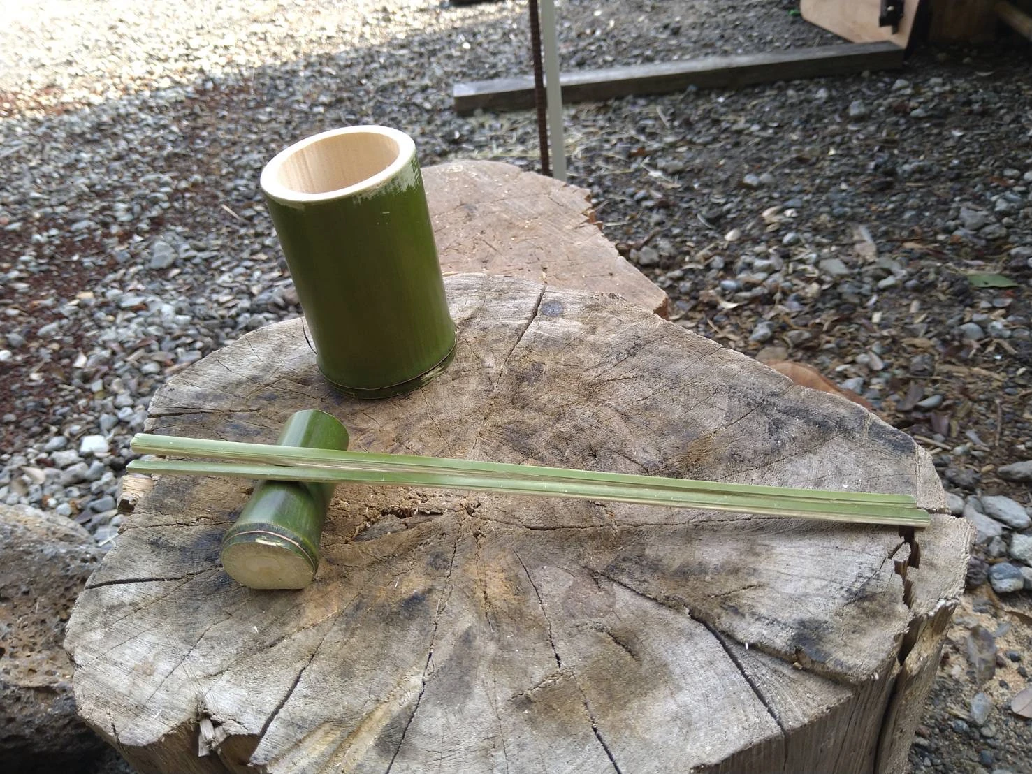 手作りの竹コップと竹箸